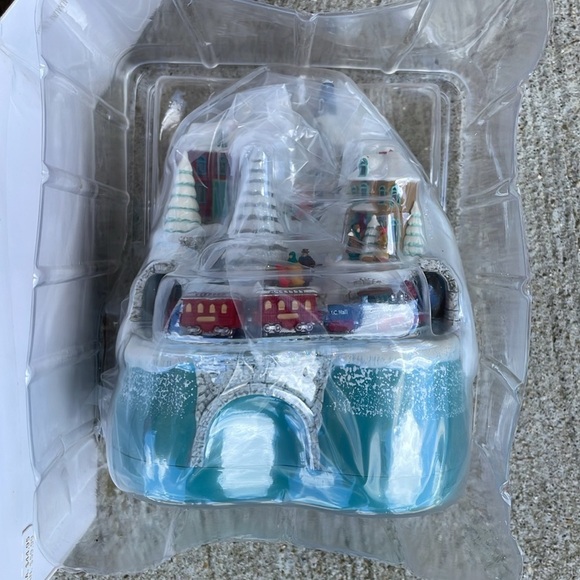 2010 Home for the Holidays Hallmark Ornament Magic Light Sound Motion Train NWT - Picture 4 of 4